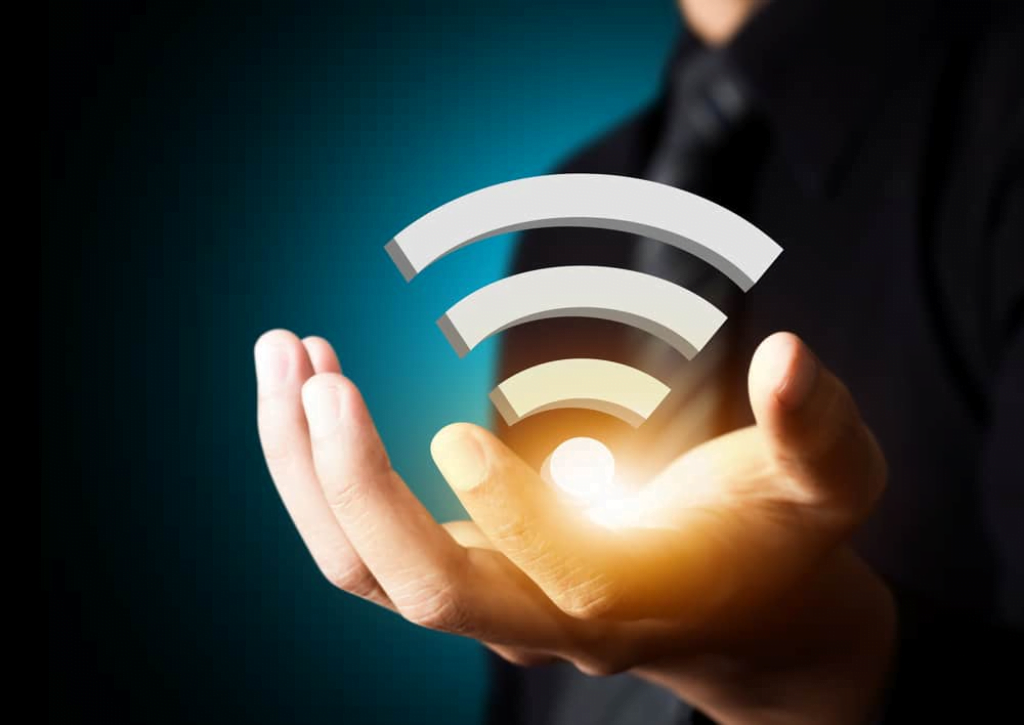 difference between wifi and internet